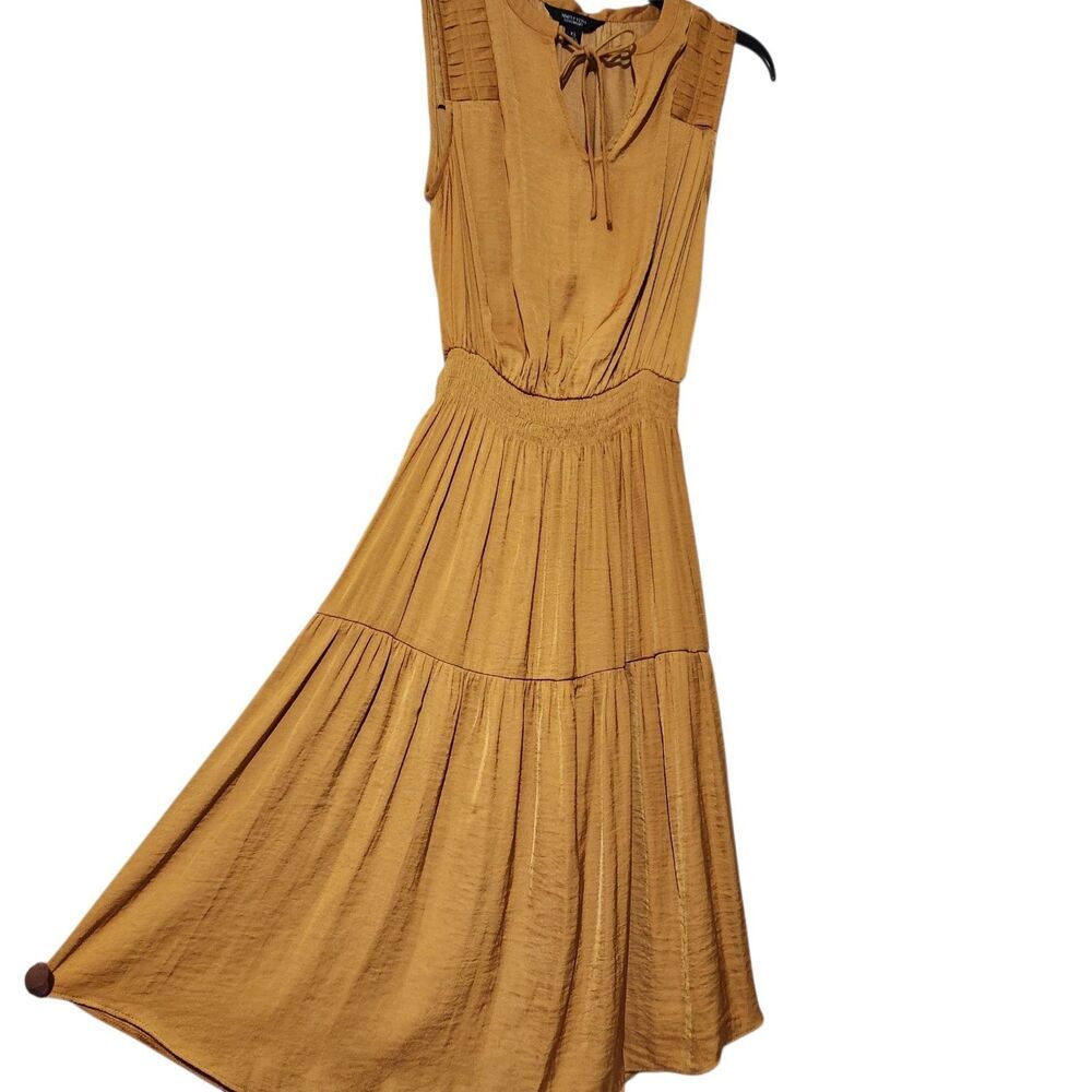 Simply Vera Dress Size XS Mustard Color Sleeveless Lightweight Dress
